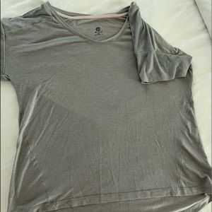 Super cute plain grey active tee!